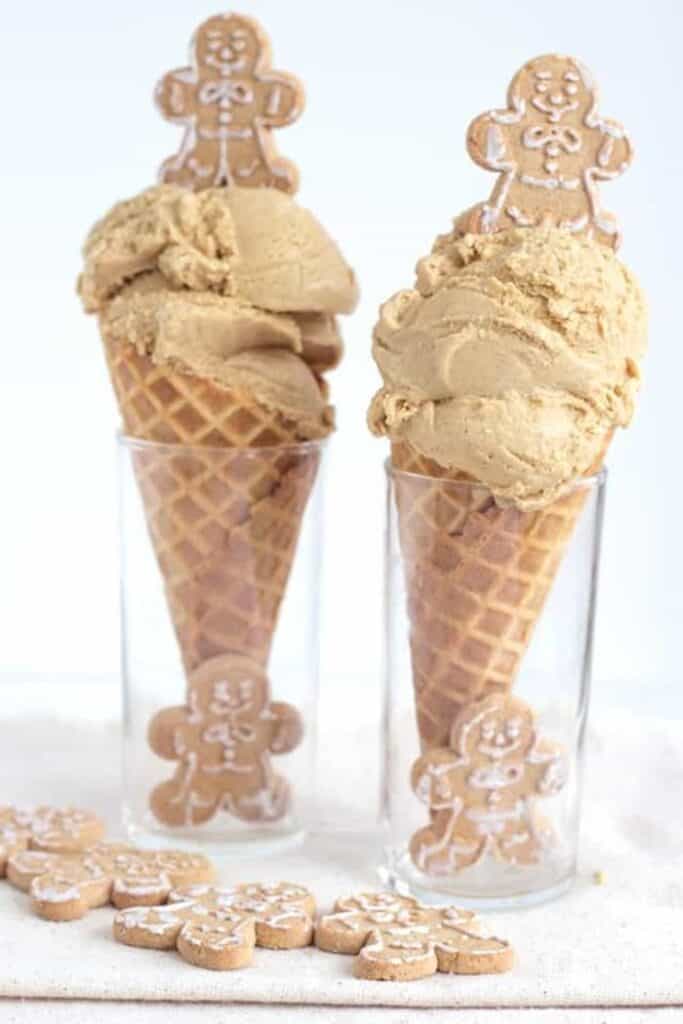 gingerbread ice cream in cones topped with gingerbread cookies