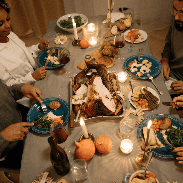 How Much Food Do I Need For Thanksgiving Dinner? - People eating Thanksgiving dinner.