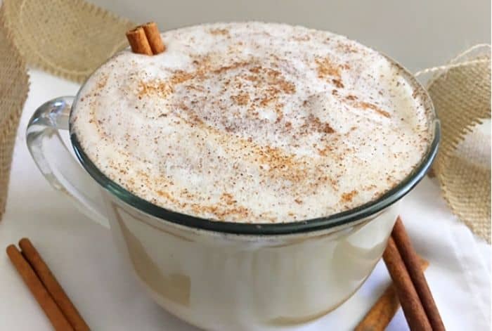 snickerdoodle latte in small clear mug with cinnamon