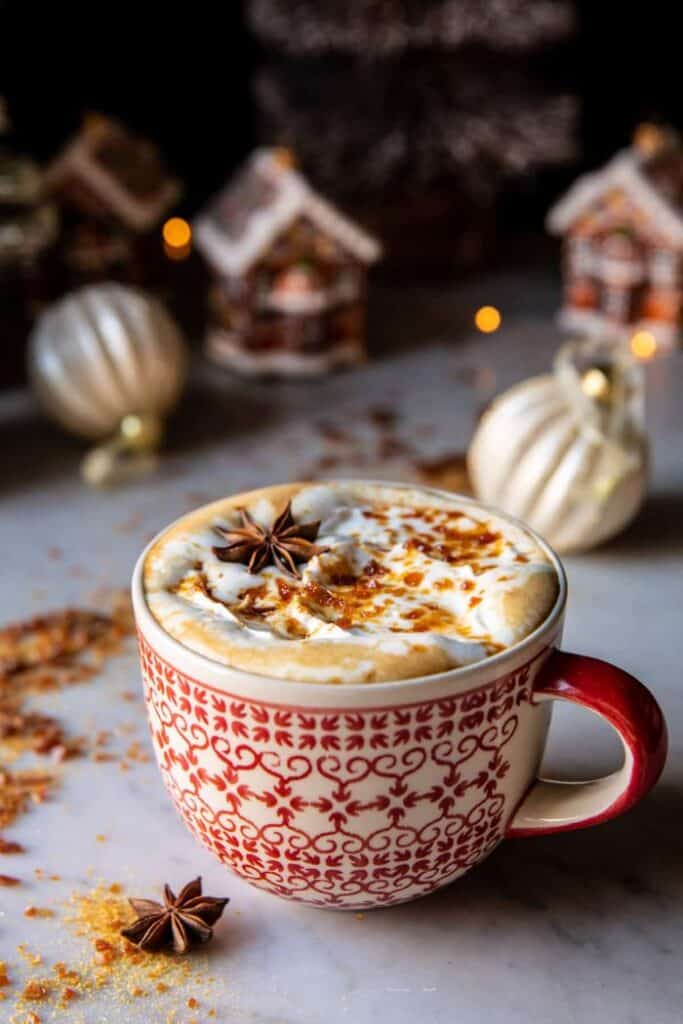 vanilla gingerbread latte in festive cup