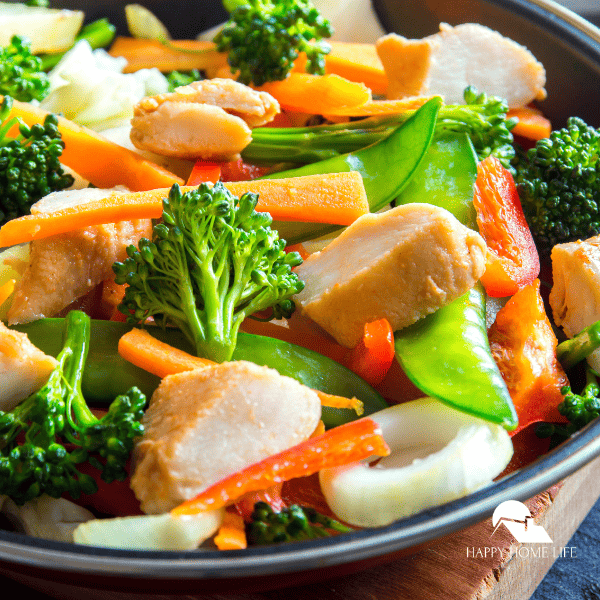 close up image of stir fry with chicken
