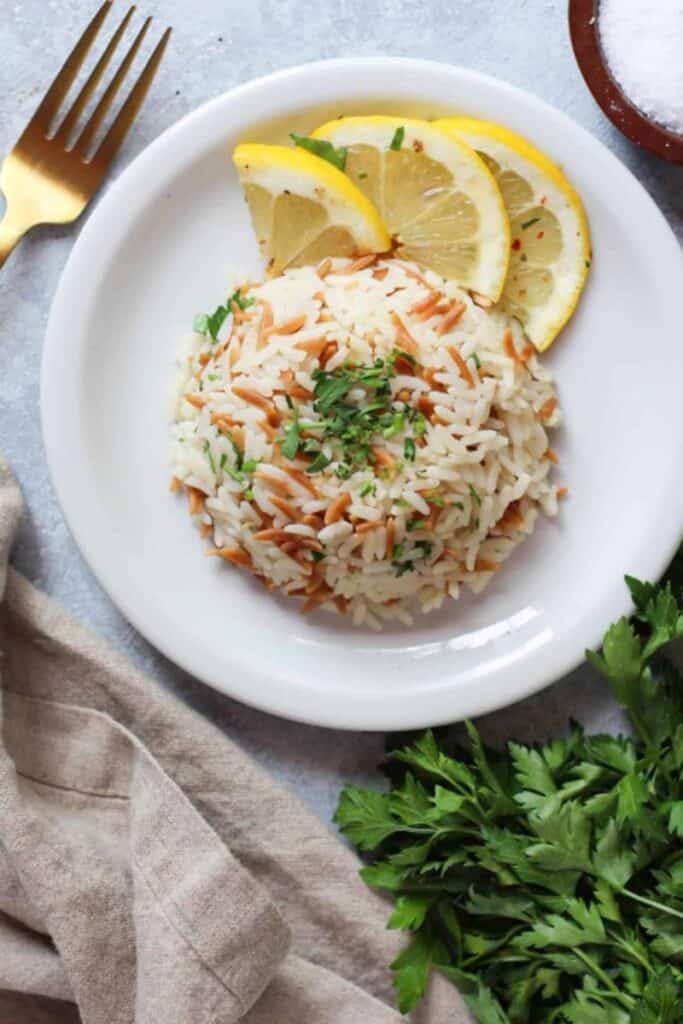 Turkish rice pilaf with orzo plated with lemon slices